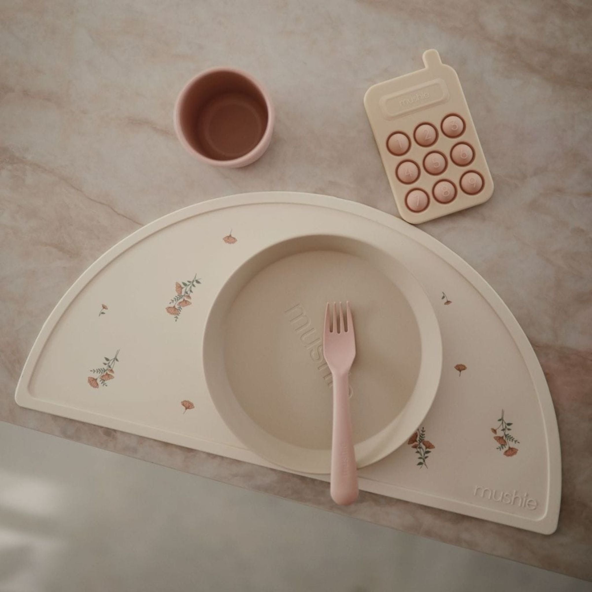 Lot de 2 assiettes en plastique