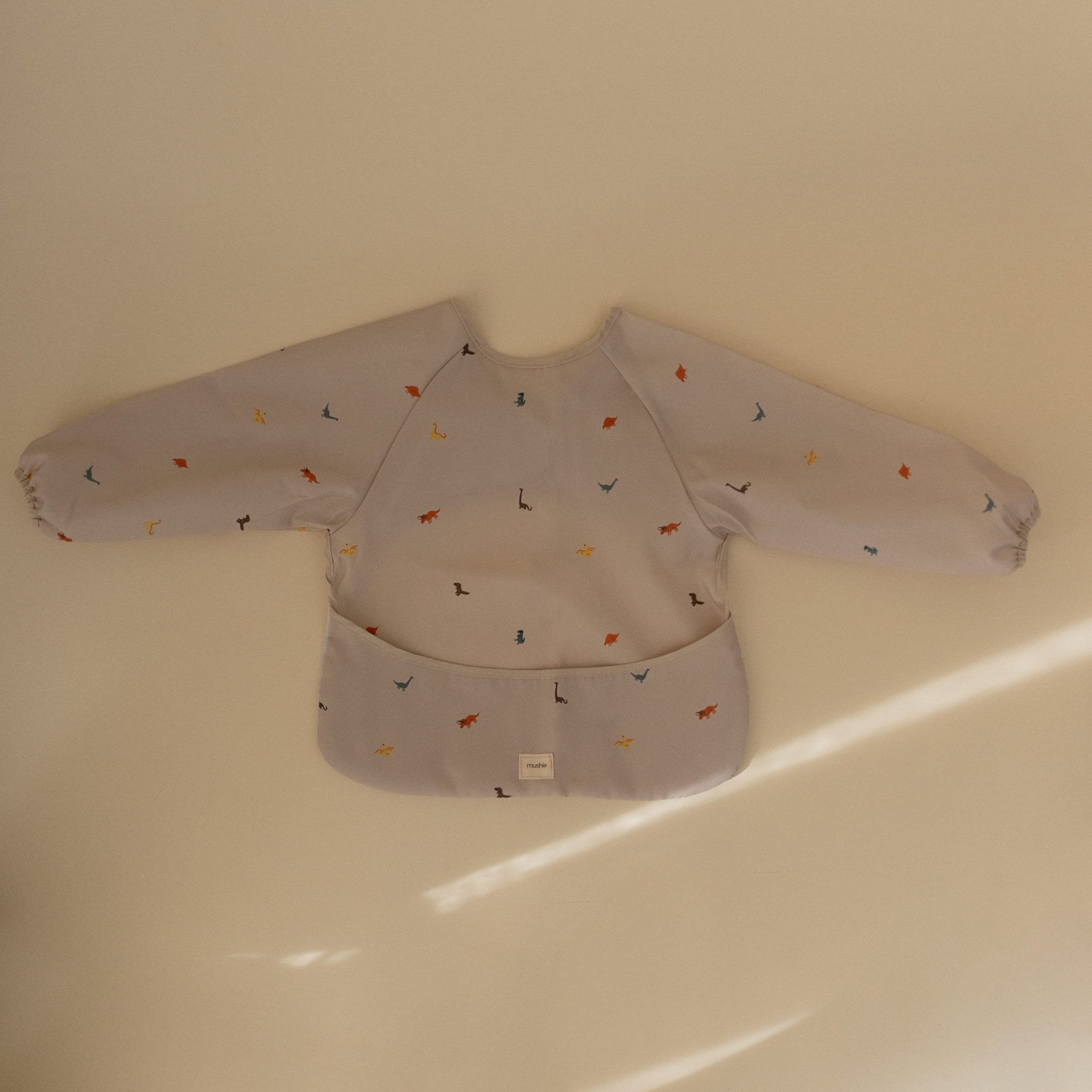 Bavoir à manches longues imperméable (6–24 mois) Dinosaures