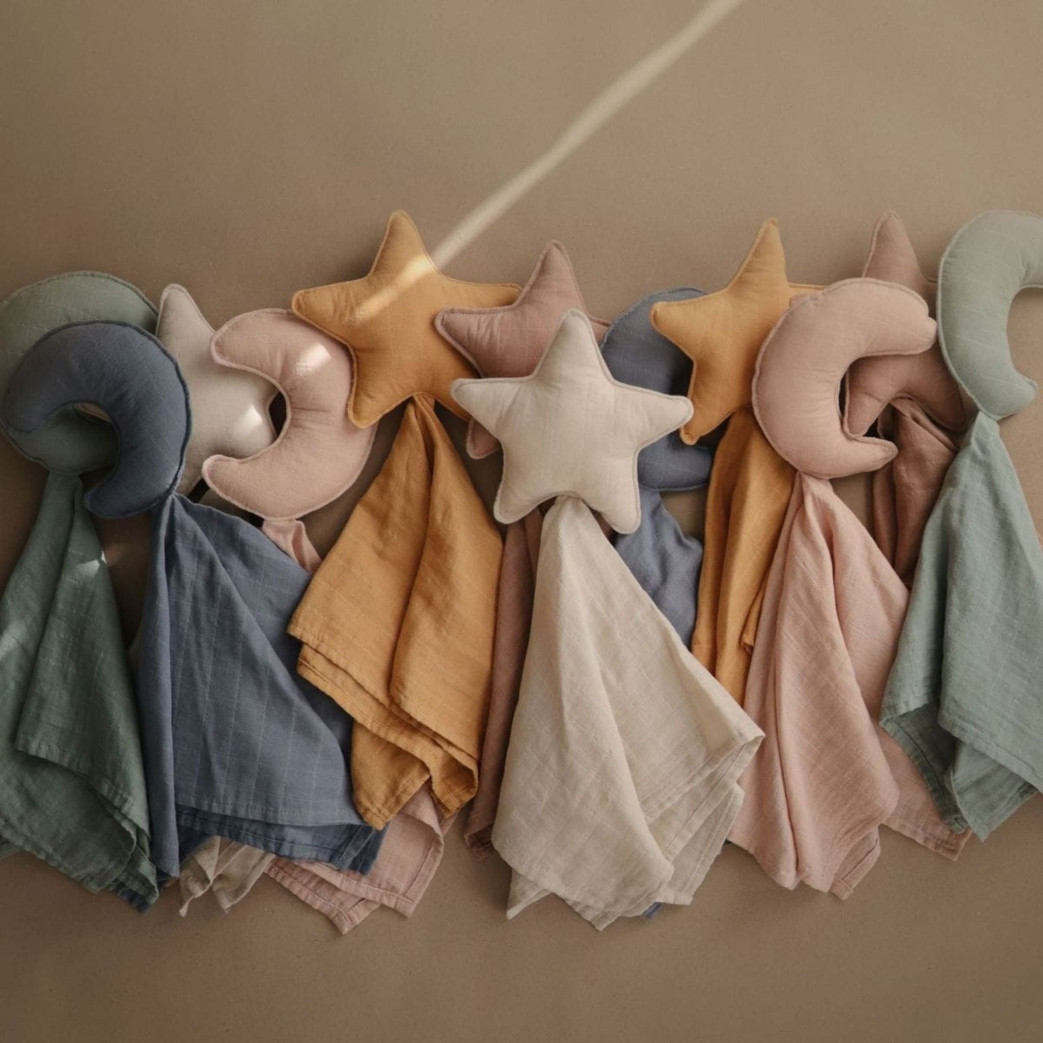 Doudou lange Mushie Lovey Star en coton bio