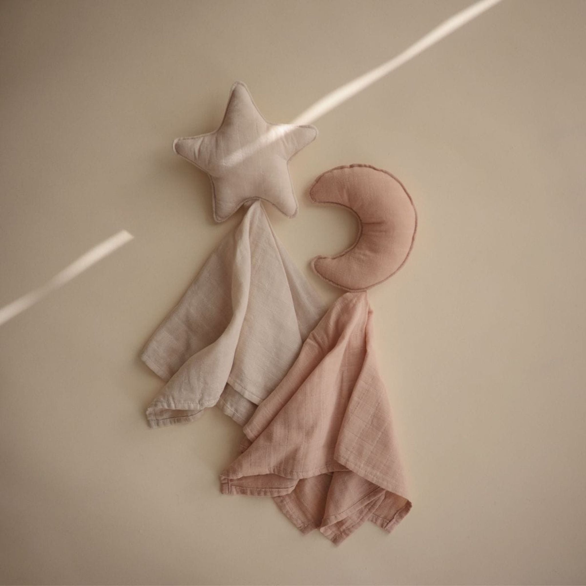 Doudou couverture Mushie Lovey Star en coton bio