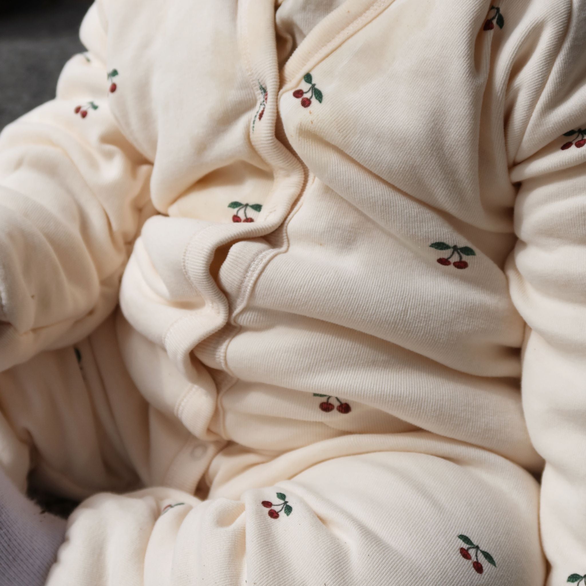 Grenouillère bébé en coton bio à capuche