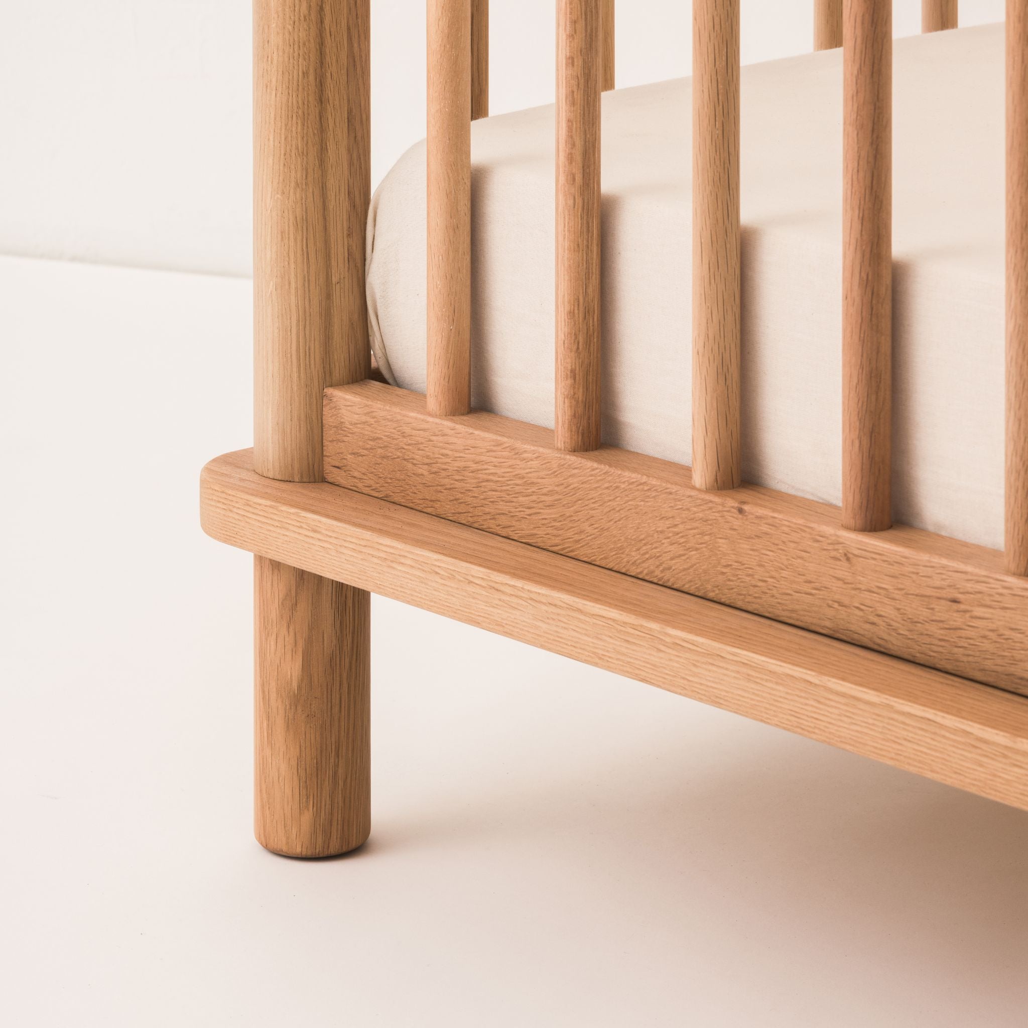 Lit à barreaux bébé 140x70 en chêne massif Latitude