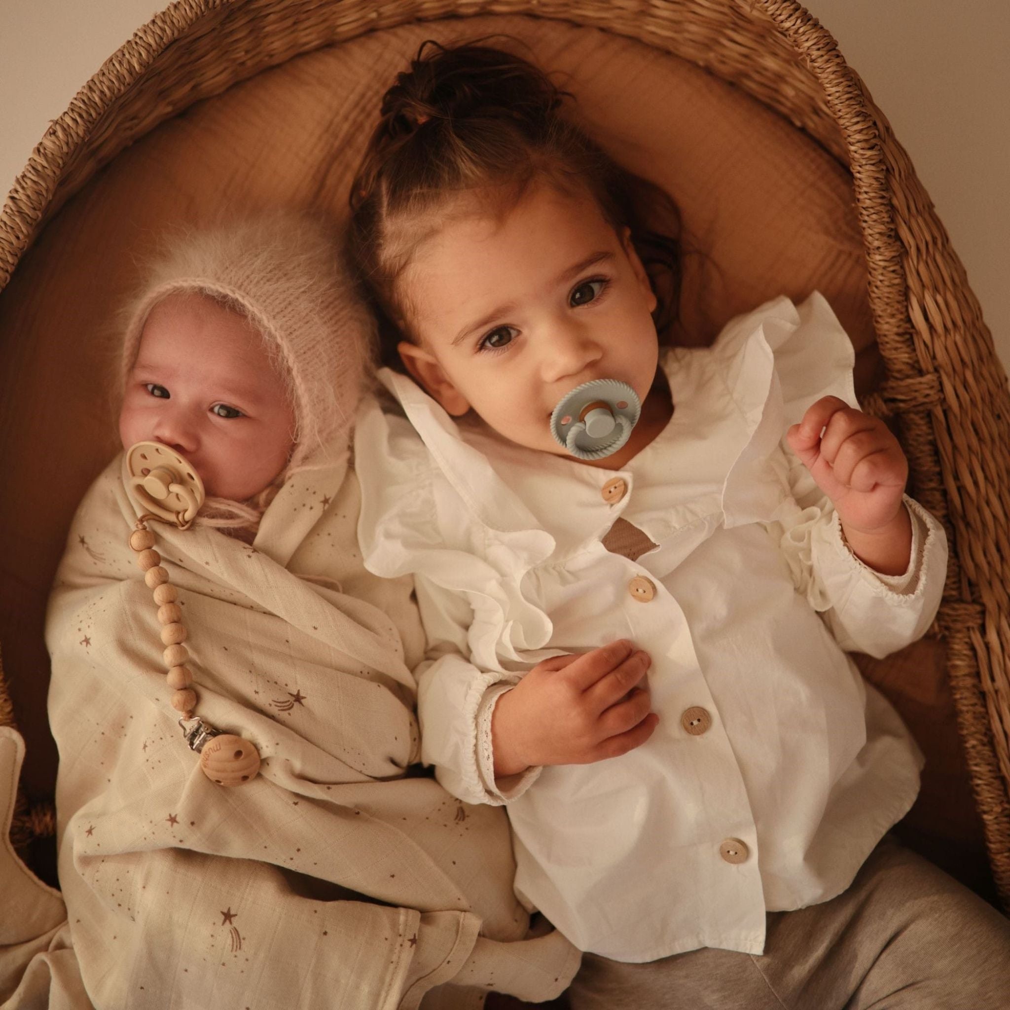 Attache sucette Mushie en silicone alimentaire