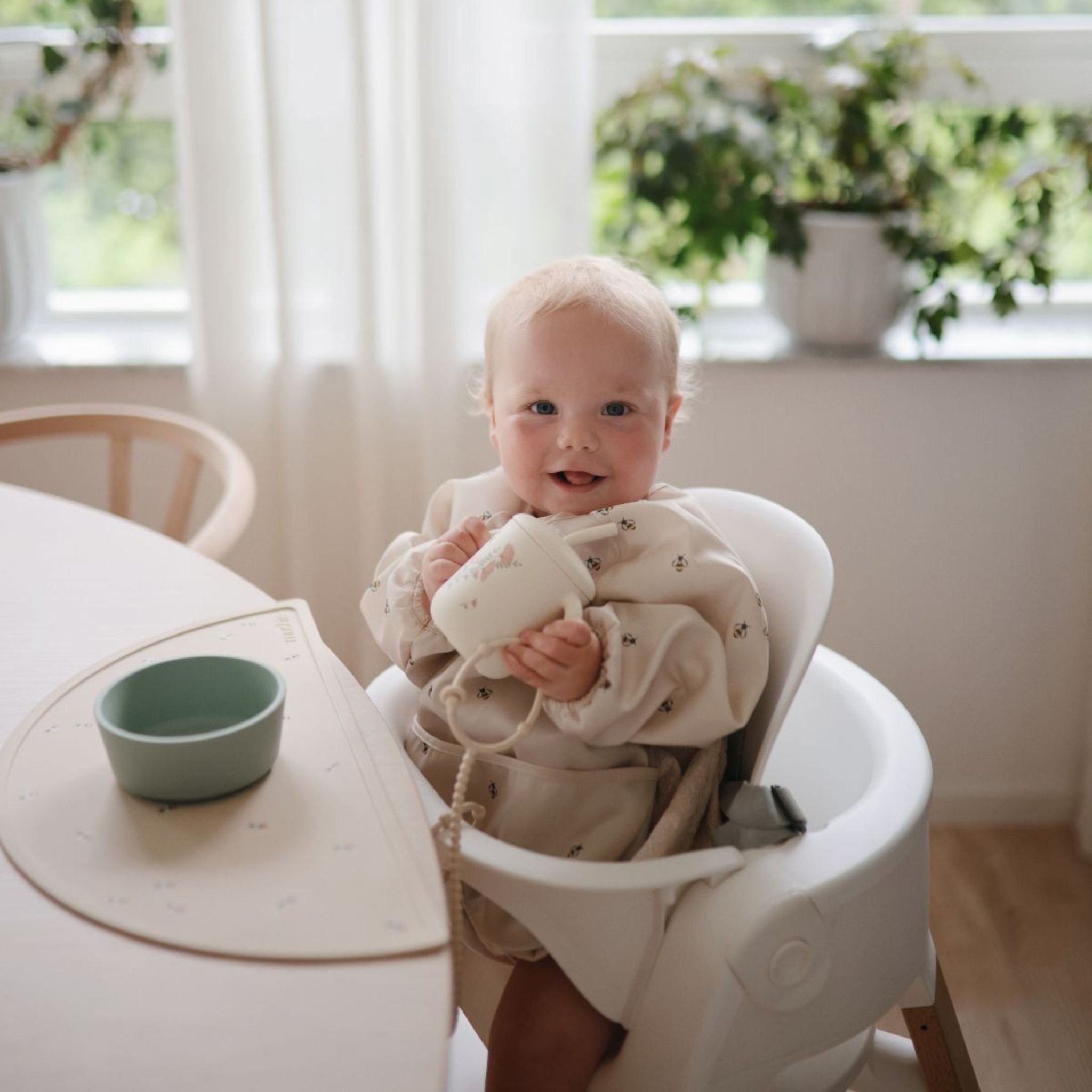 Bavoir à manches longues imperméable (6–24 mois) Abeilles