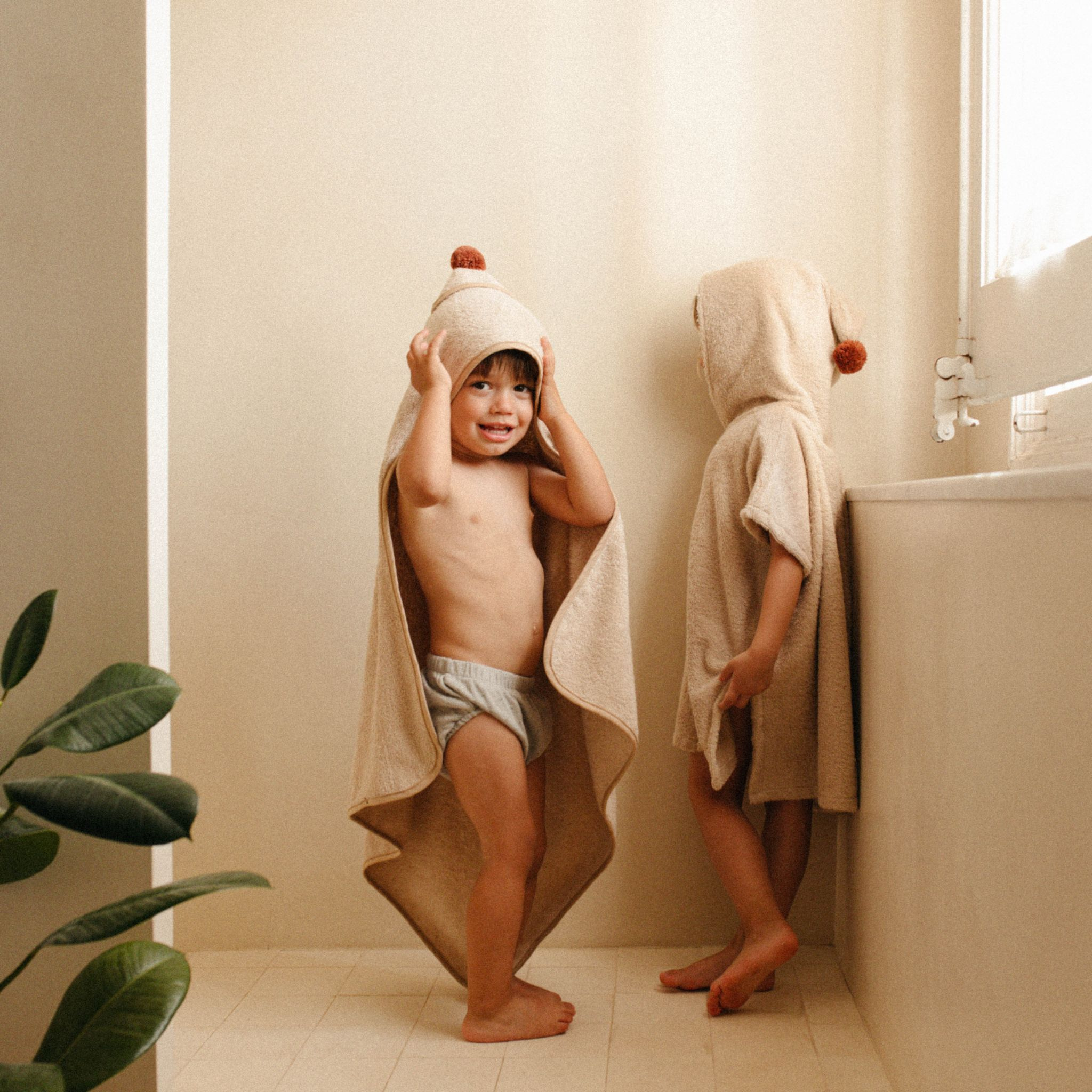 Poncho de bain enfant en coton bio – So Cute Latte