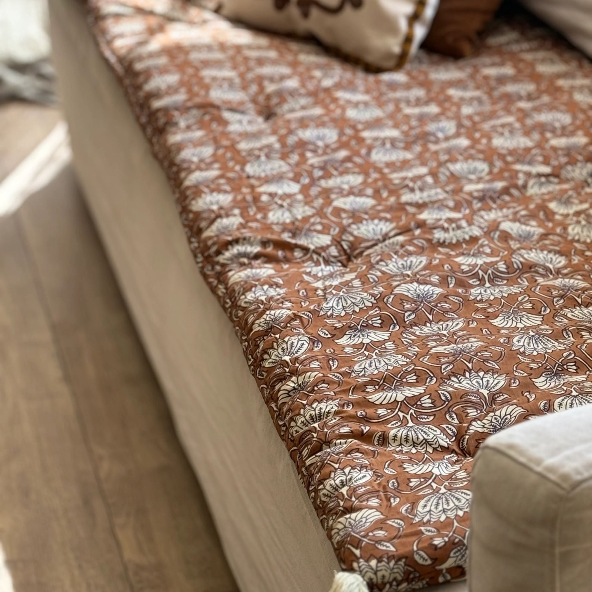 Couvre-canapé matelassé Pipar brun